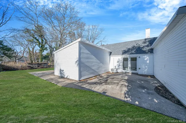 $599,000 | 20 Matsunaye Drive, Medford, NY 11763