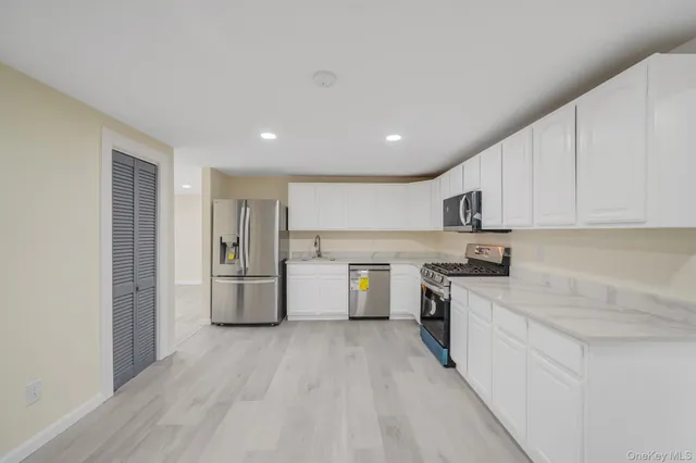 $599,000 | 20 Matsunaye Drive, Medford, NY 11763