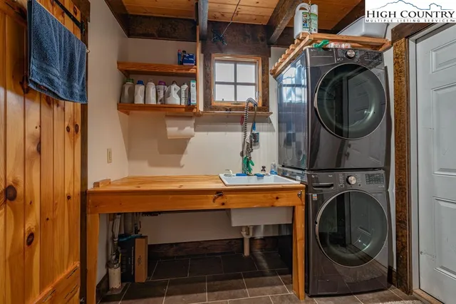 a view of a bedroom with washer and dryer