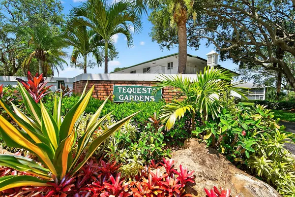 $2,200 | 4 Westwood Avenue, Unit 205H, Tequesta, FL 33469