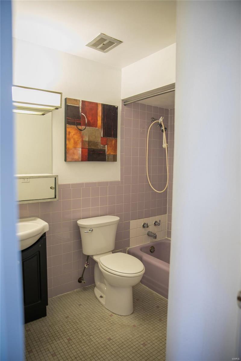 14668 Clayton Road Ballwin, MO 63011 - Photo 16 of 41 Gallery Image 16