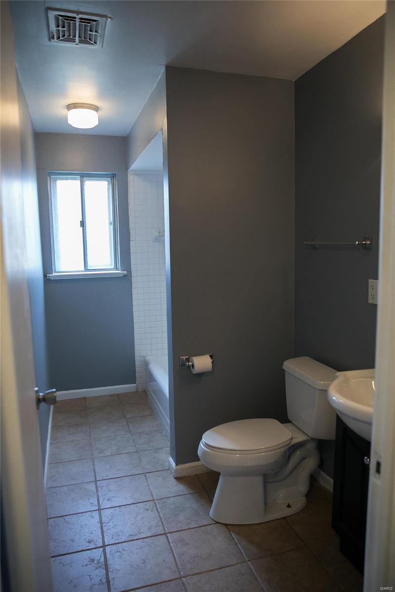 14668 Clayton Road Ballwin, MO 63011 - Photo 24 of 41 Gallery Image 24