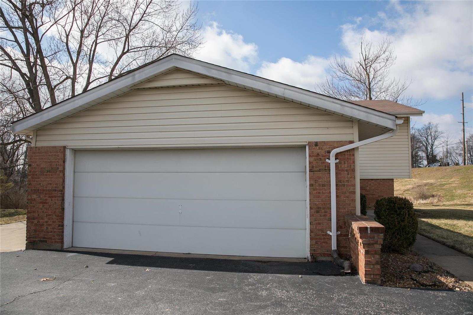 14668 Clayton Road Ballwin, MO 63011 - Photo 28 of 41 Gallery Image 28