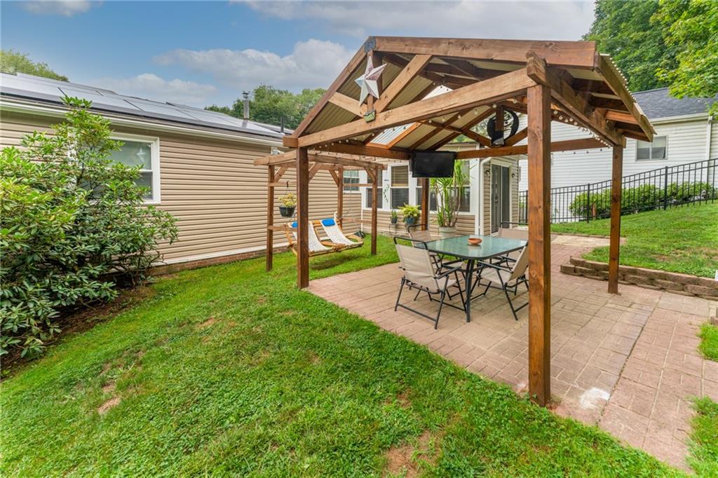 218 Hickory Street McKees Rocks, PA 15136 - Photo 2 of 16