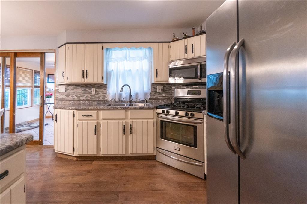 218 Hickory Street McKees Rocks, PA 15136 - Photo 4 of 16