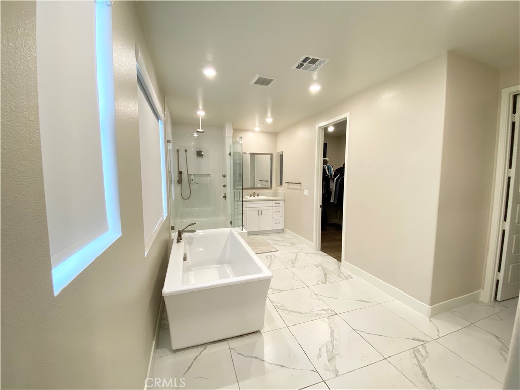 62 Hawking Irvine, CA 92618 - Photo 15 of 37 a bathroom with a tub sink and mirror
