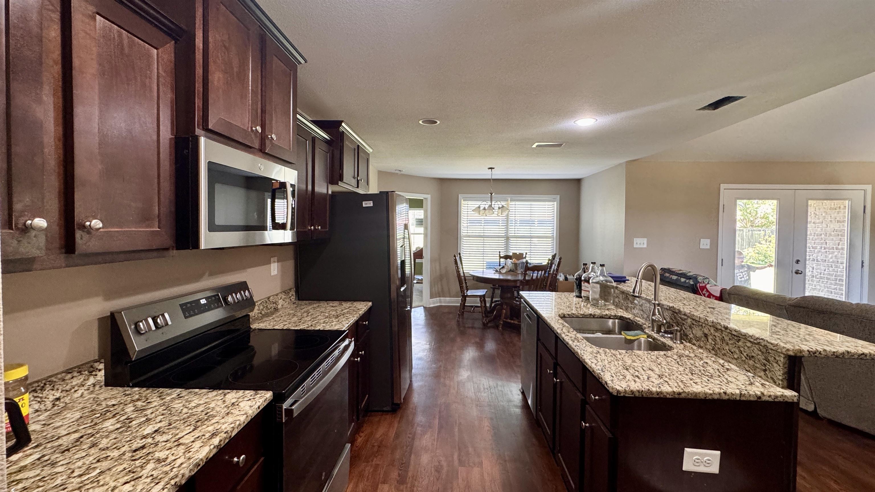 21668 Talbot Lane Robertsdale, AL 36567 - Photo 16 of 22 Kitchen