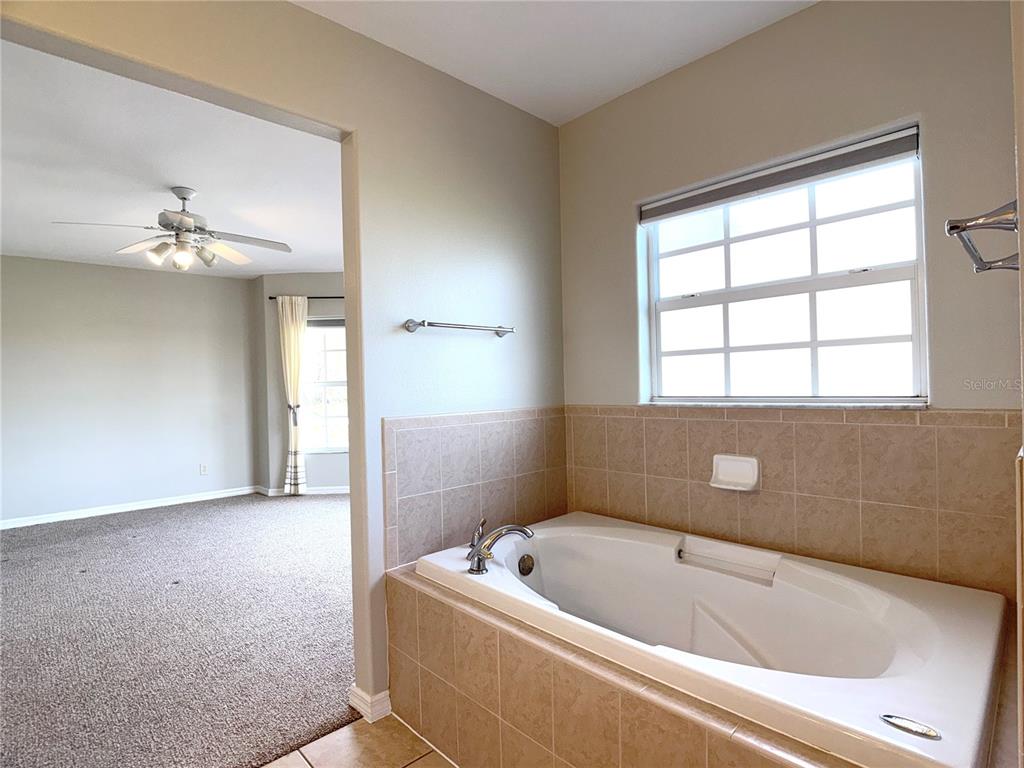104 Vista Loop Davenport, FL 33897 - Photo 21 of 42 a bathroom with a bathtub