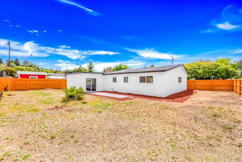 508 Village View Place Fallbrook, CA 92028 - Photo 25 of 32 a view of a house with backyard and garden