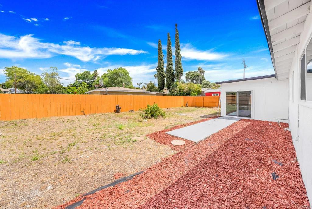 508 Village View Place Fallbrook, CA 92028 - Photo 27 of 32 a view of an ocean and beach