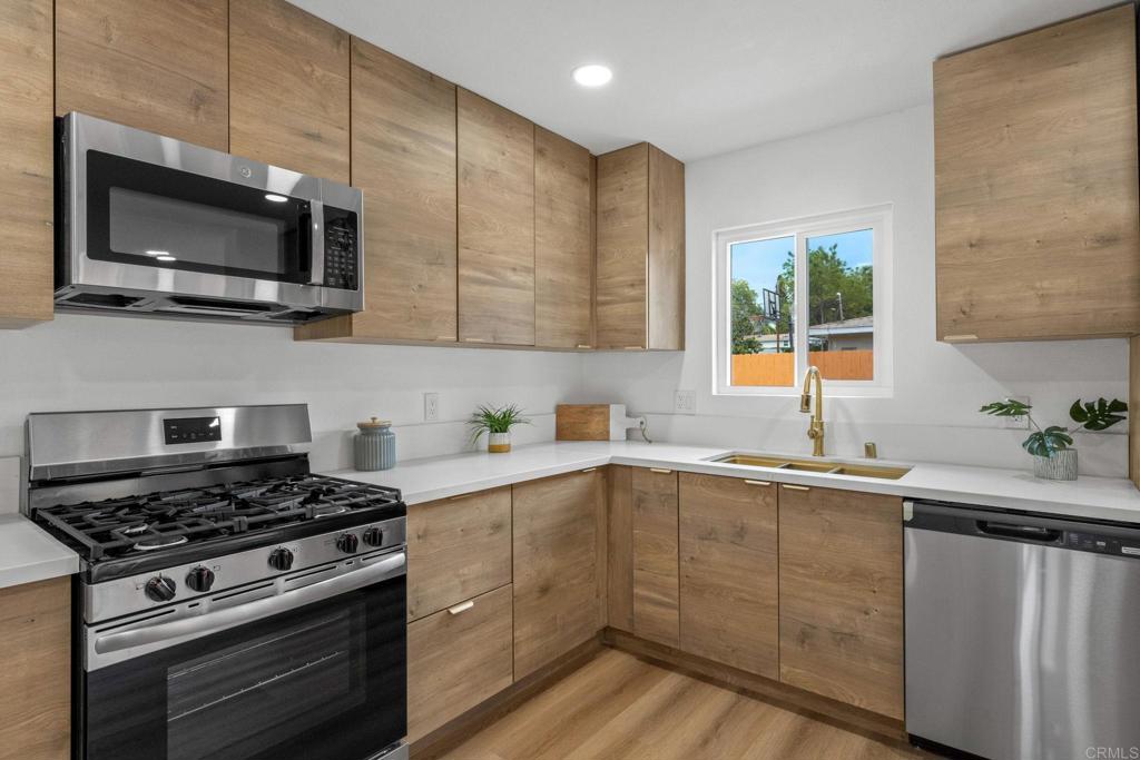 508 Village View Place Fallbrook, CA 92028 - Photo 7 of 32 a kitchen with a sink stove and microwave