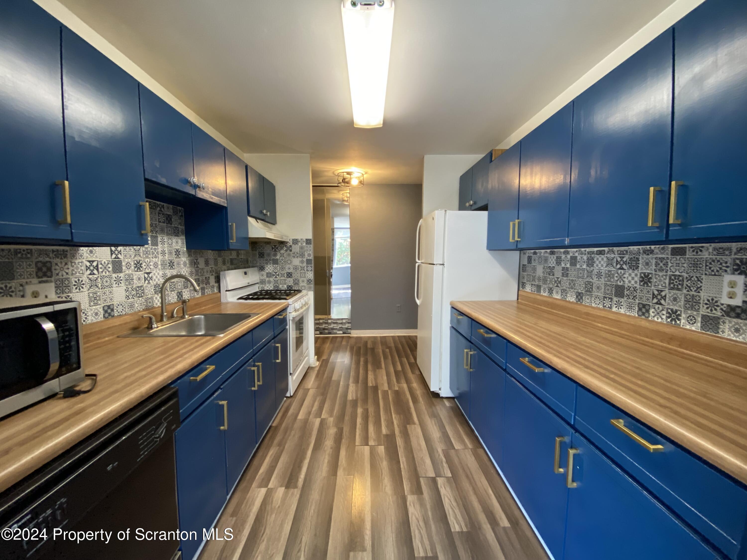 1502 Summit Pointe Scranton, PA 18508 - Photo 8 of 49