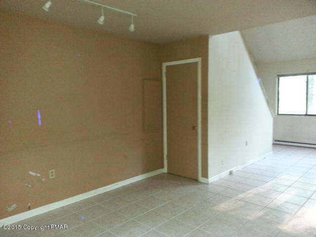 238 West Pine Ridge Drive West Bushkill, PA 18324 - Photo 4 of 12 20150713_183405
