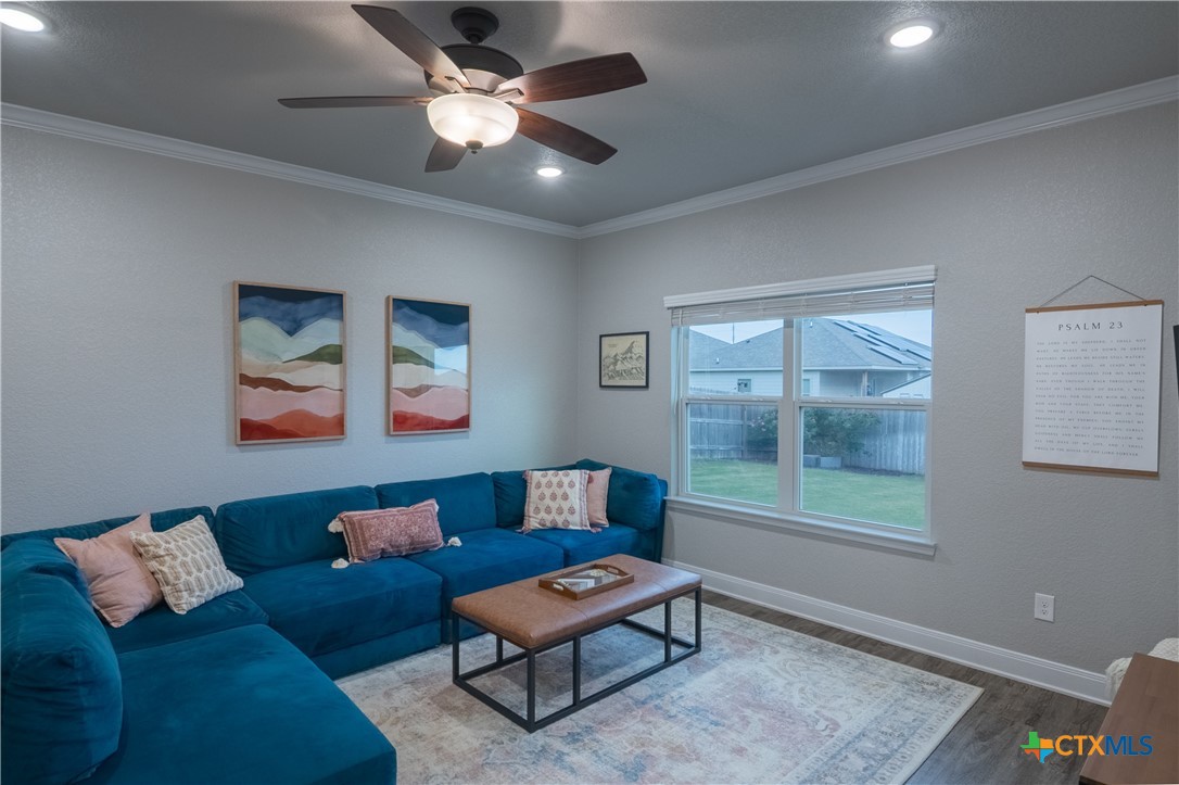 7909 McCulloch Road Temple, TX 76502 - Photo 23 of 46 a living room with furniture and a window