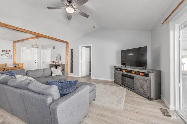 $384,000 | 2480 West 9th Street, Weiser, ID 83672