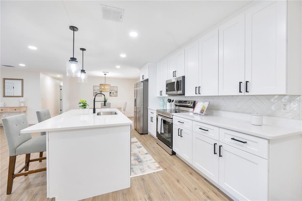 510 Rooks Road Seffner, FL 33584 - Photo 9 of 38