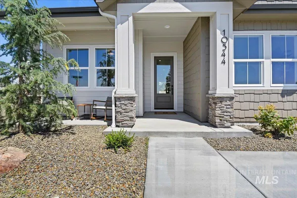 $824,900 | 10480 West Mizzle Drive, Star, ID 83669