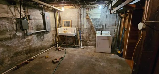 $189,900 | 208 West Main Street, Gobles, MI 49055