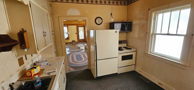 $189,900 | 208 West Main Street, Gobles, MI 49055