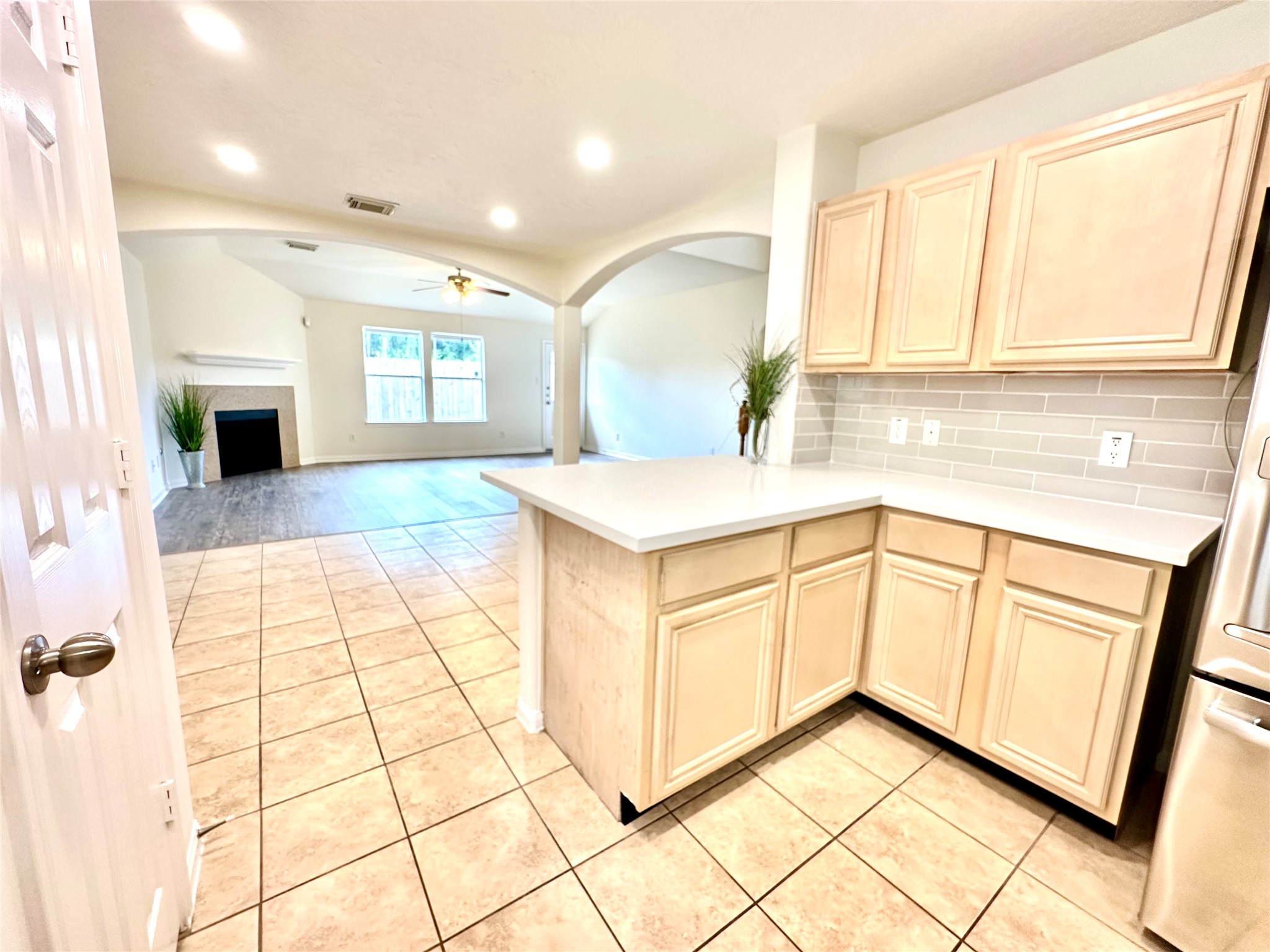 25311 Clover Ranch Drive Katy, TX 77494 - Photo 10 of 27 Kitchen flows nicely with breakfast area and living area.