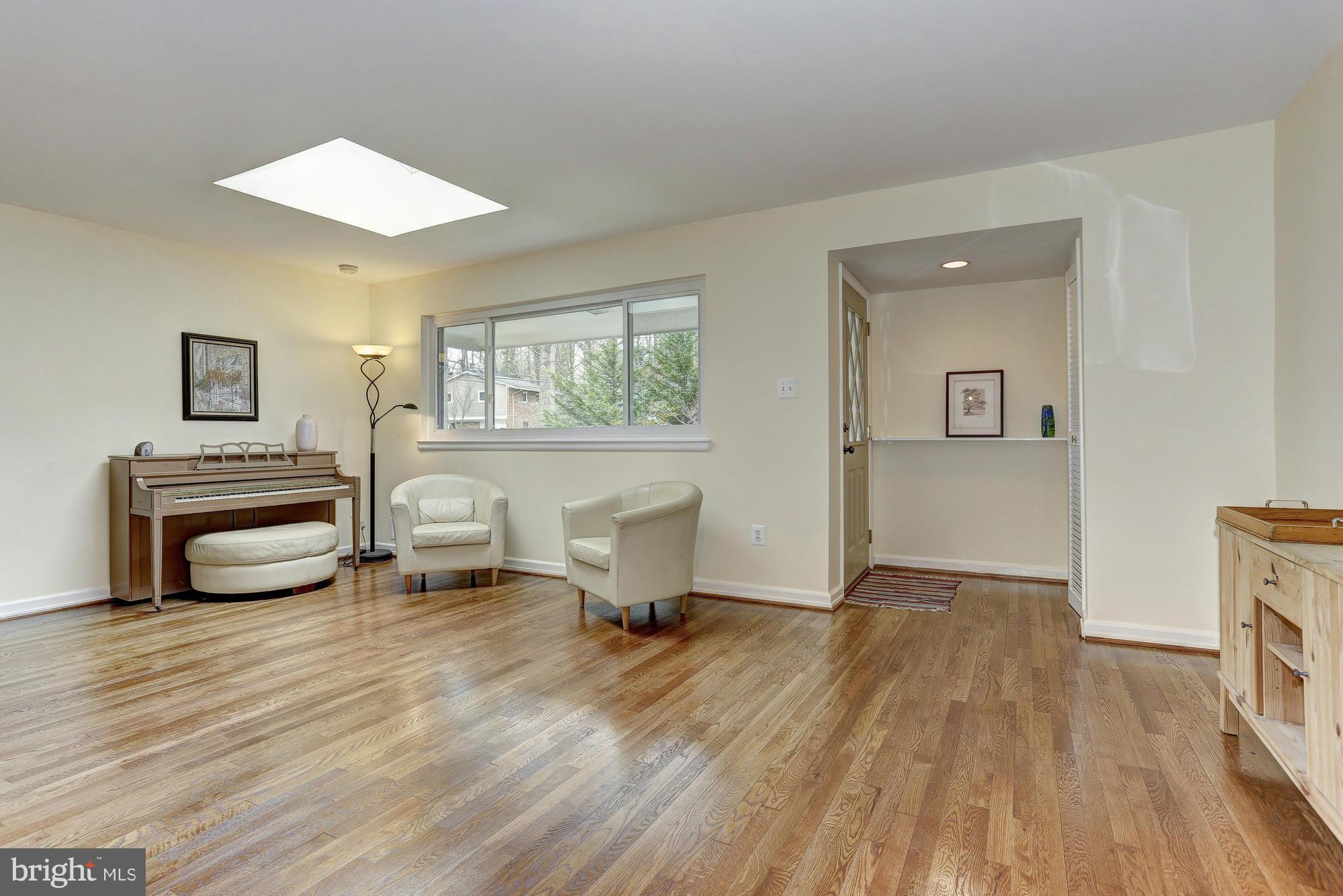7712 Beech Tree Road Bethesda, MD 20817 - Photo 5 of 30 Living Room