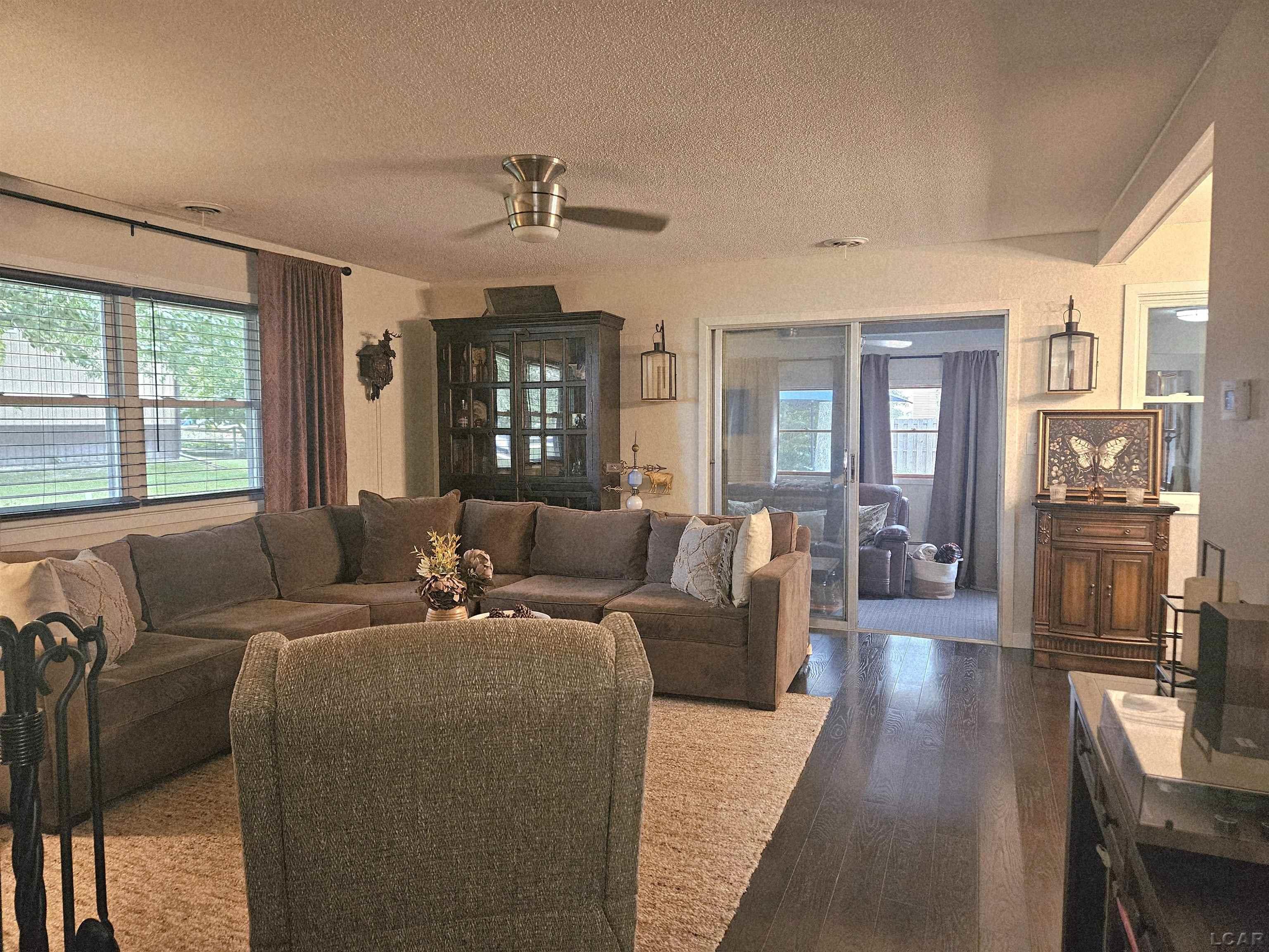 1114 Samaria Road Temperance, MI 48182 - Photo 8 of 31 50220207-cdc41035-0342-4e5d-a9c0-2c17b6599e21.JPG