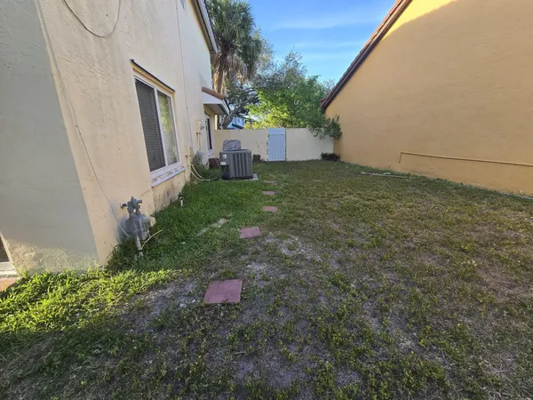 $3,900 | 8908 Northwest 187th Street, Hialeah, FL 33018