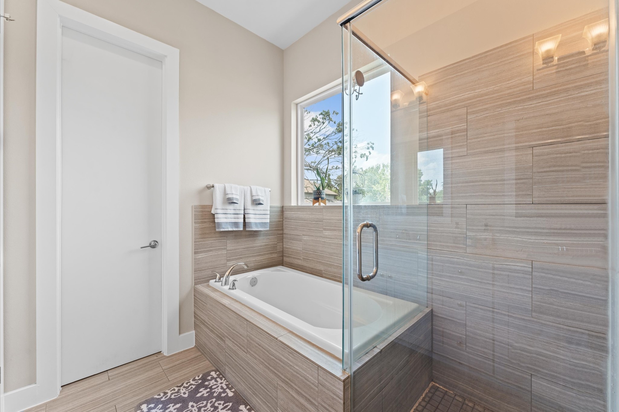 2422 Cochran Street Houston, TX 77009 - Photo 23 of 31 Being on the second floor, you don't forego your privacy with a large window above the tub.