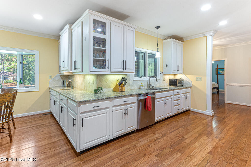 75 Harlow Road Pinehurst, NC 28374 - Photo 8 of 41 Kitchen & wet bar