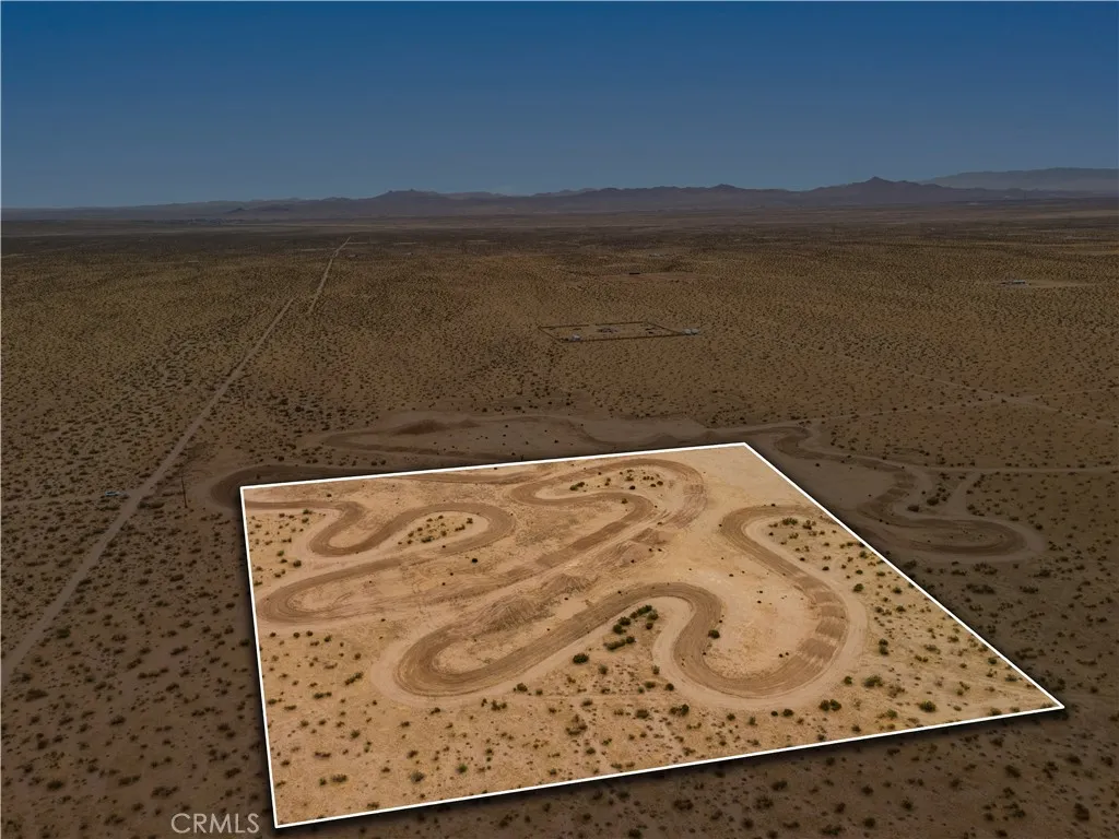 4625813 Drifting Sands Road Adelanto, CA 92301 - Photo 2 of 20