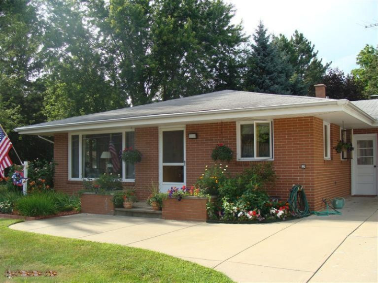 945 Vineland Road St. Joseph, MI 49085 - Photo 1 of 22 Primary Photo