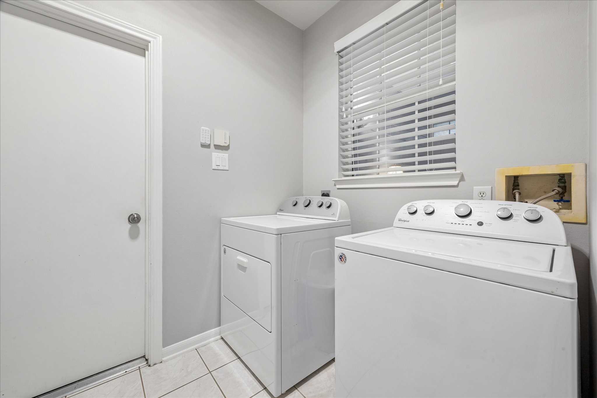 12423 Rutgers Park Court Houston, TX 77058 - Photo 28 of 29 a utility room with dryer and washer