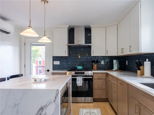 $3,850 | 7 Dearborn Street, Unit 1, Newport, RI 02840