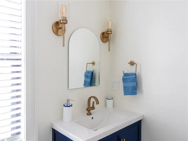 $3,850 | 7 Dearborn Street, Unit 1, Newport, RI 02840