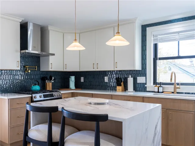 $3,850 | 7 Dearborn Street, Unit 1, Newport, RI 02840