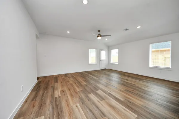 $2,500 | 9035 Rose Water Trail, Iowa Colony, TX 77583