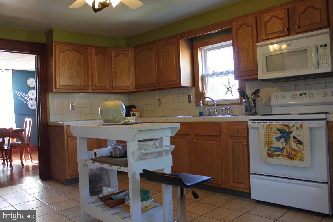 1444 Oregon Road Leola, PA 17540 - Photo 4 of 28