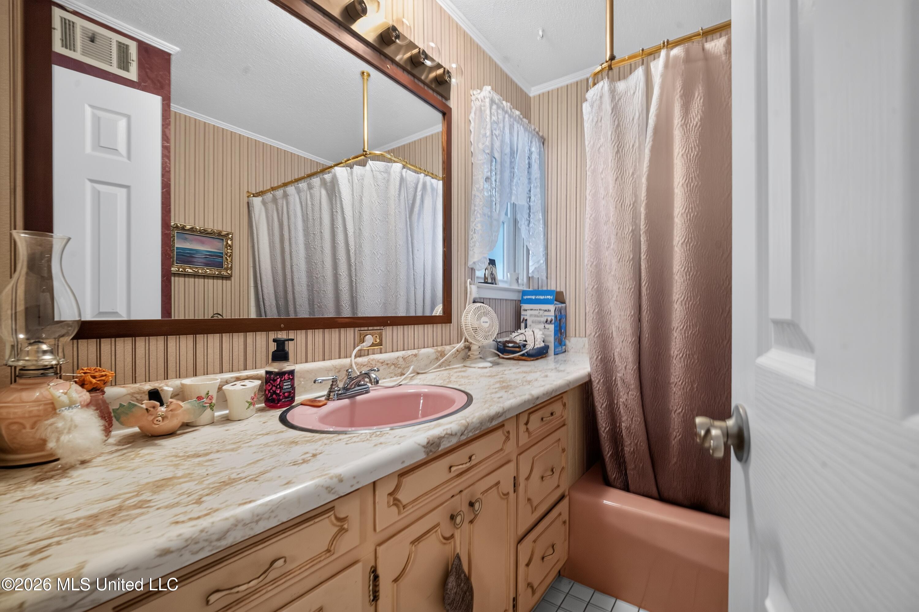 168 Davis Road Picayune, MS 39466 - Photo 41 of 73 41_168_Davis_Rd-Bathroom-9313