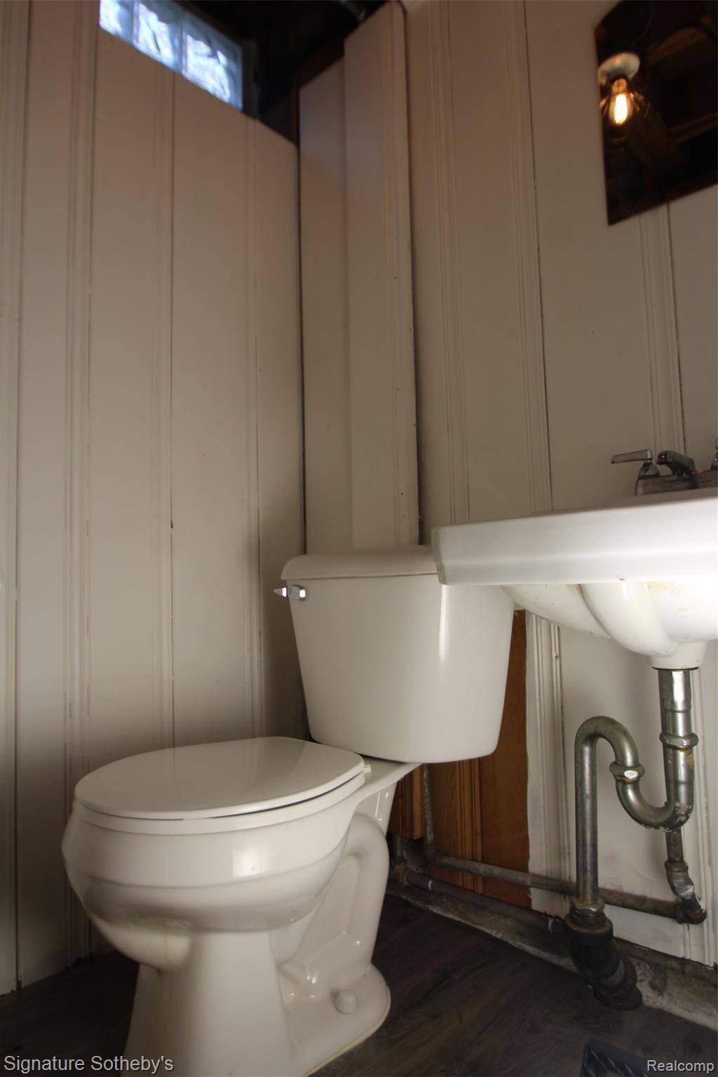 1950 Dorothea Road Berkley, MI 48072 - Photo 36 of 41 27 Basement-half bath.JPG