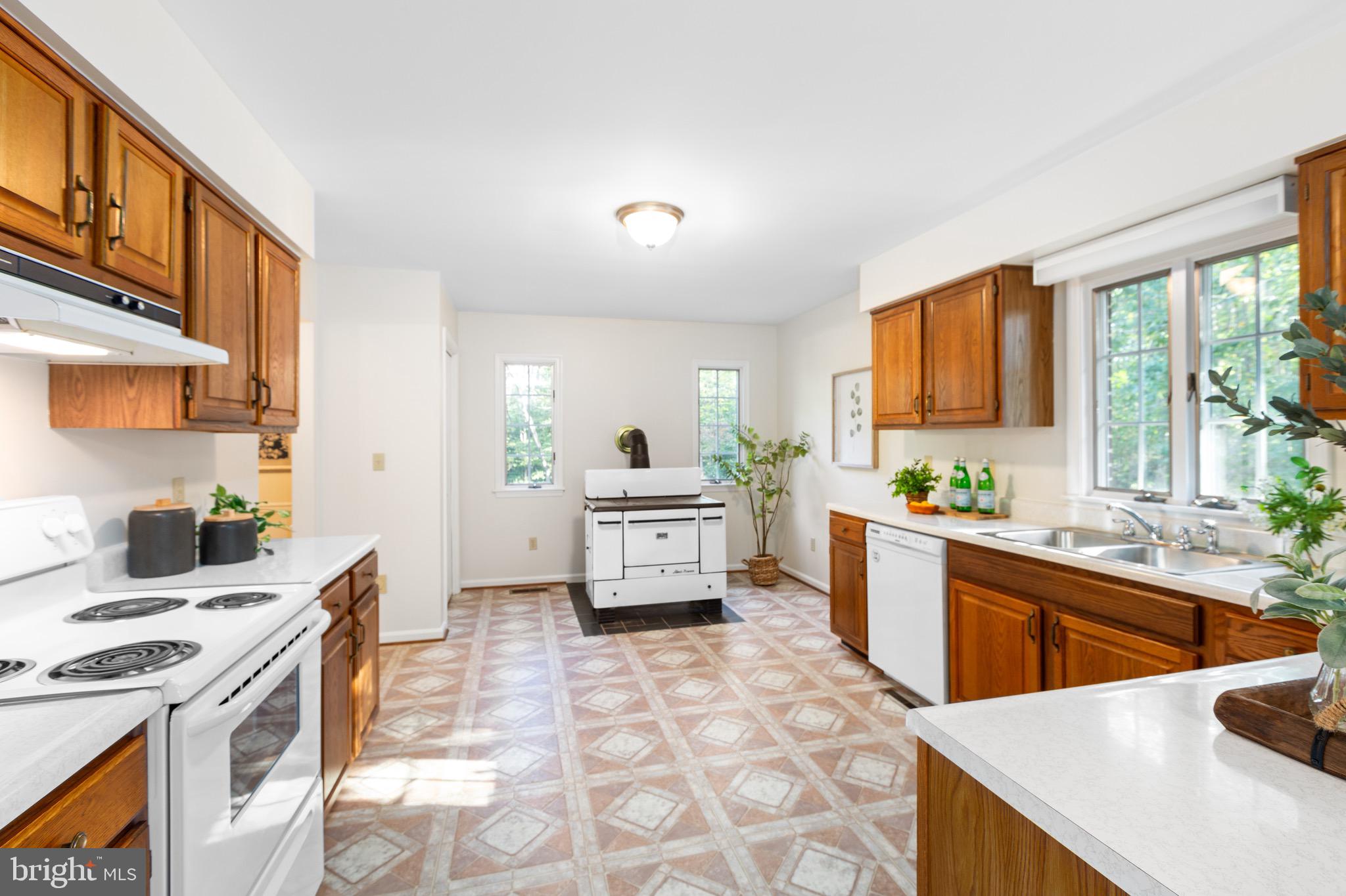 14182 Tower Road Unionville, VA 22567 - Photo 17 of 55 Eat-In Kitchen