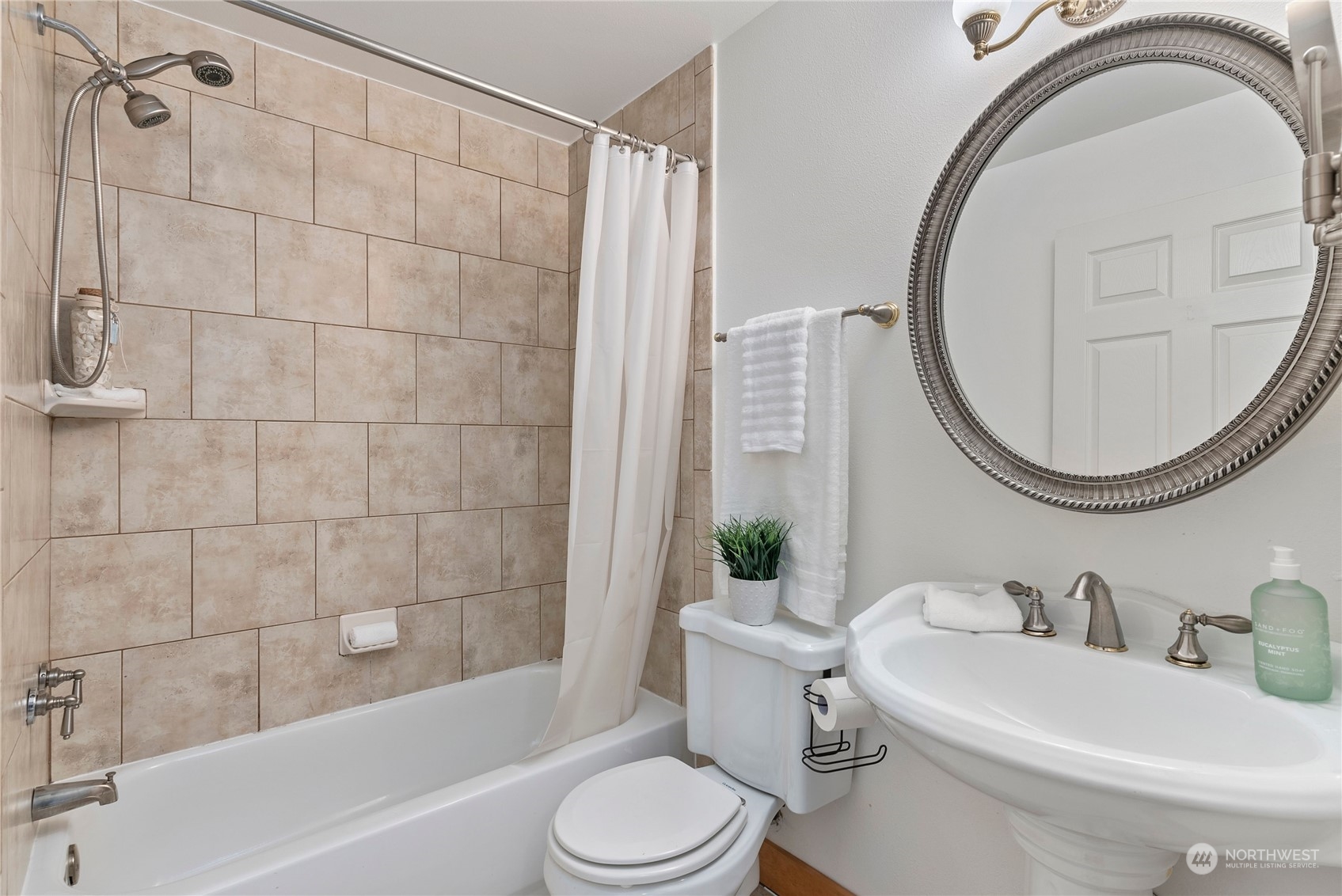 331 South 106th Street Seattle, WA 98168 - Photo 7 of 24 Gallery Image 7