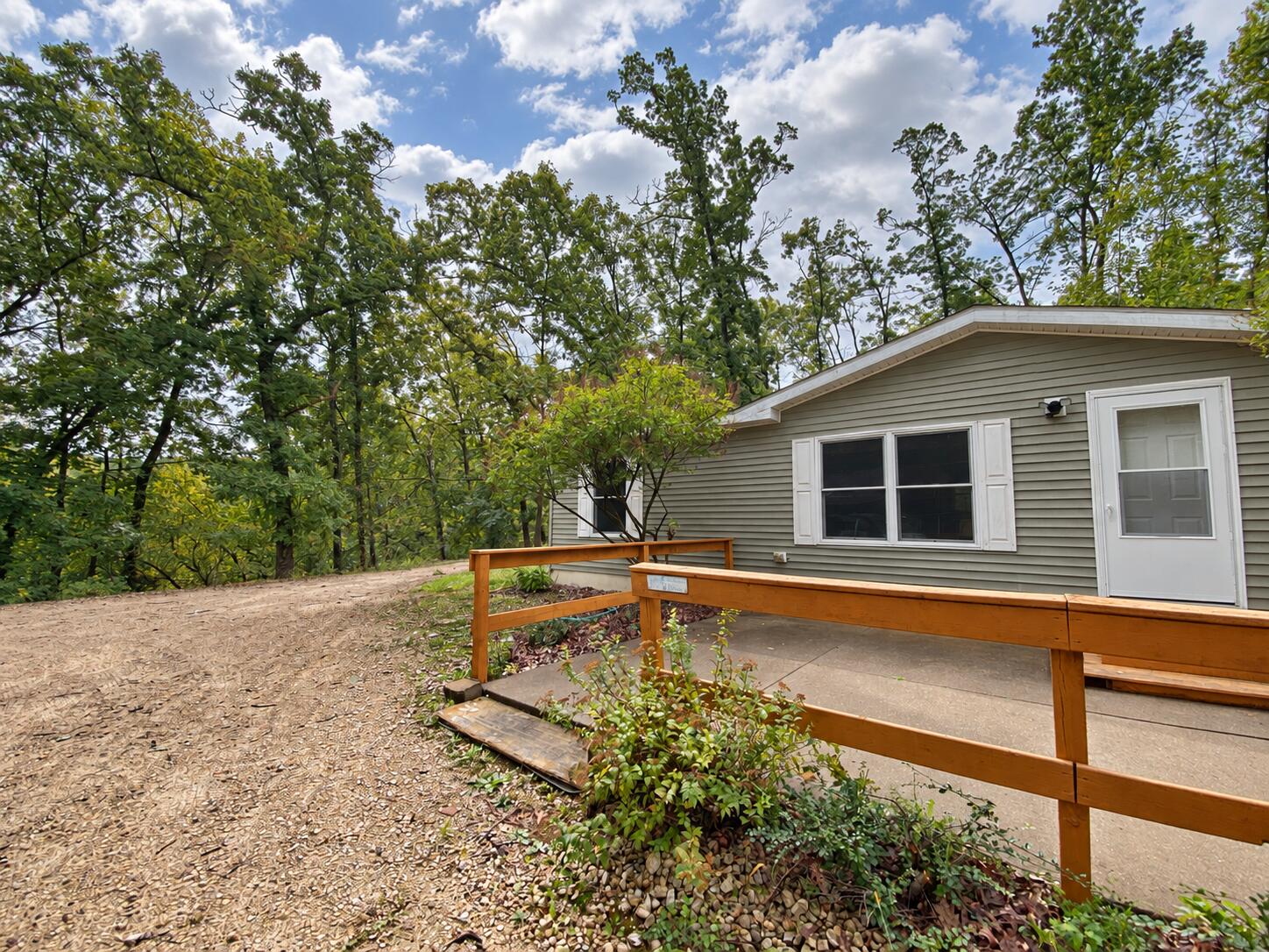 N7549 County Road West Holmen, WI 54636 - Photo 29 of 34 Front patio