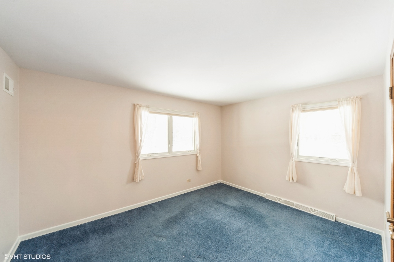 1215 Kenton Road Deerfield, IL 60015 - Photo 10 of 17 an empty room with windows