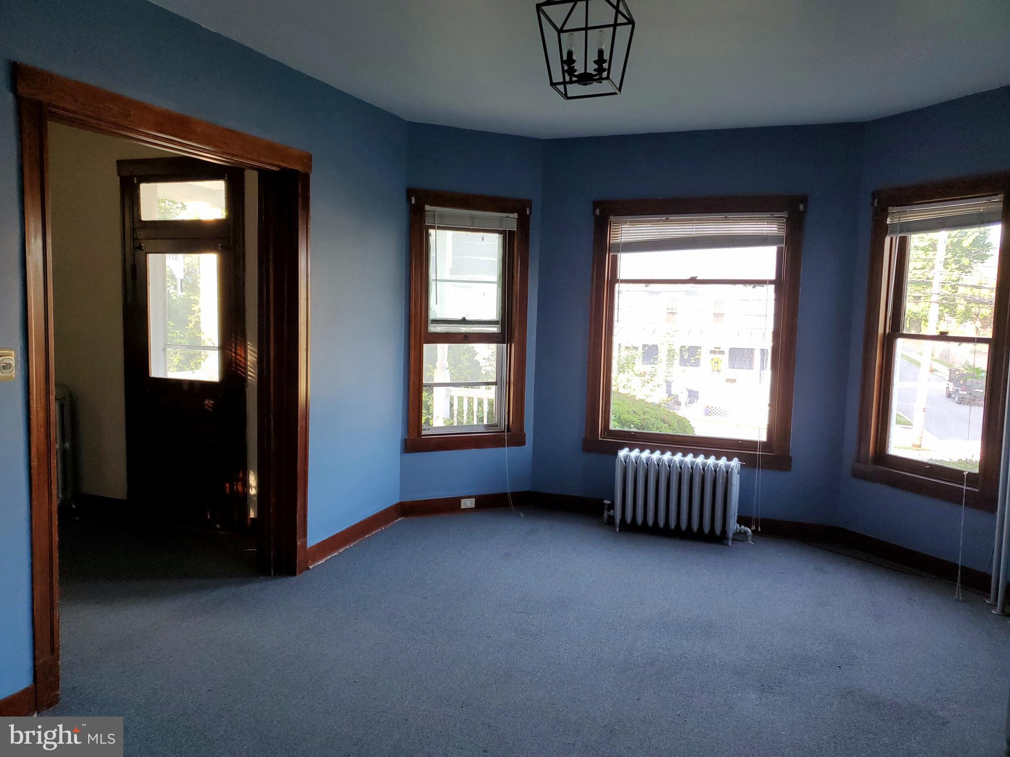 33 East Main Street Middletown, MD 21769 - Photo 16 of 26 House Living room
