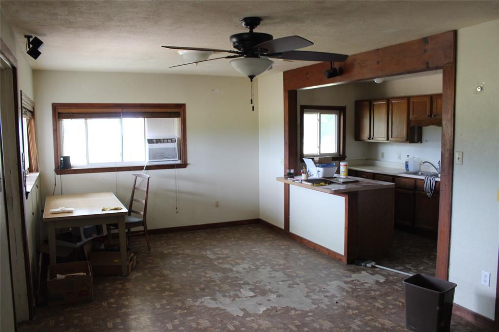 278 County Road 4460 Decatur, TX 76234 - Photo 18 of 19 a view of work space and a window