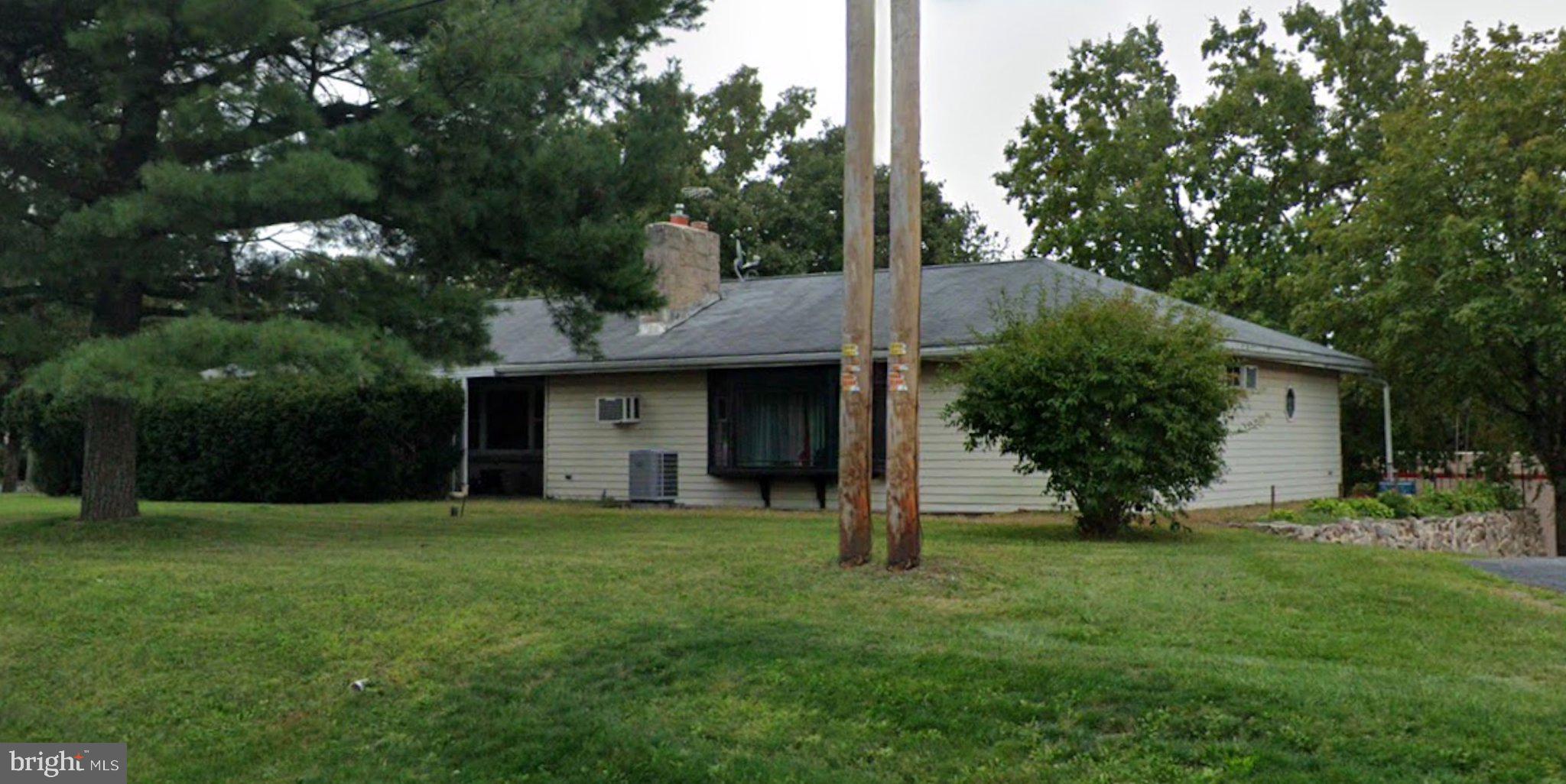 5815 Linglestown Road Harrisburg, PA 17112 - Photo 1 of 15 Front Yard