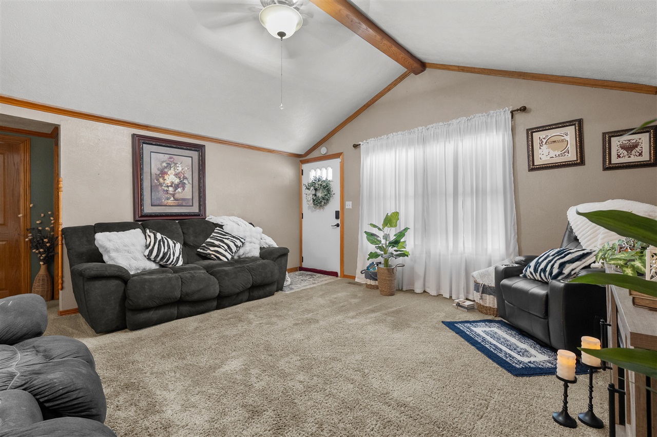 6670 Keyes Road Bellevue, MI 49021 - Photo 4 of 33