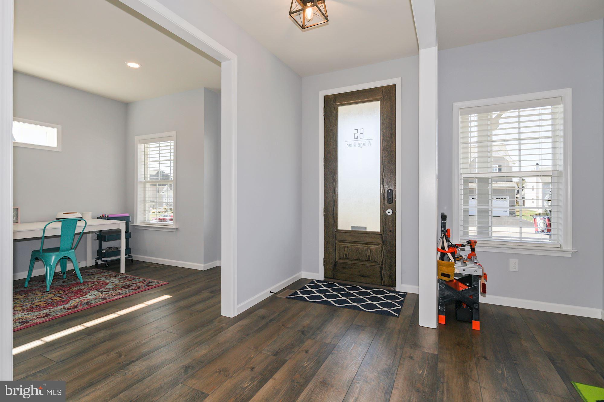 65 Village Road Manchester, PA 17345 - Photo 2 of 36 Entryway