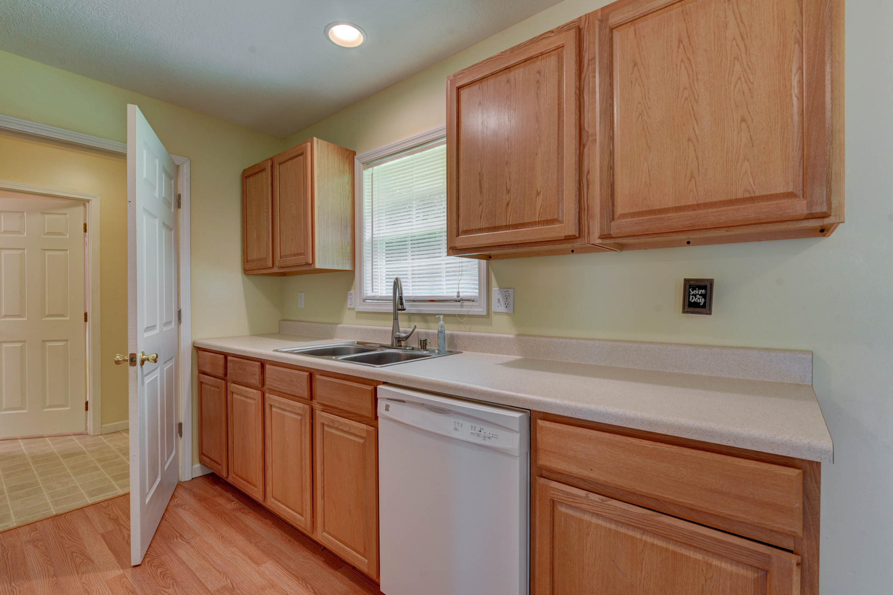127 Gladwood Road Clinton, TN 37716 - Photo 3 of 24 10