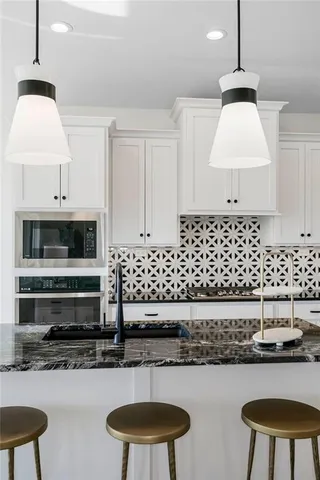 $687,852 | 4211 West 158th Terrace, Overland Park, KS 66224